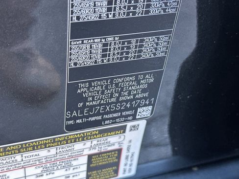 Used 2025 Land Rover Defender 110 S image 37