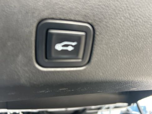 Used 2022 Chevrolet Tahoe Z71 w/ Luxury Package image 35