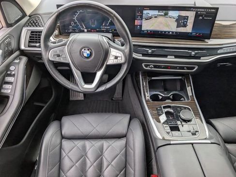 Used 2025 BMW X7 xDrive40i w/ Premium Package AWD/4WD image 10