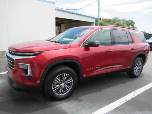 Certified 2026 Chevrolet Traverse LT FWD image 1