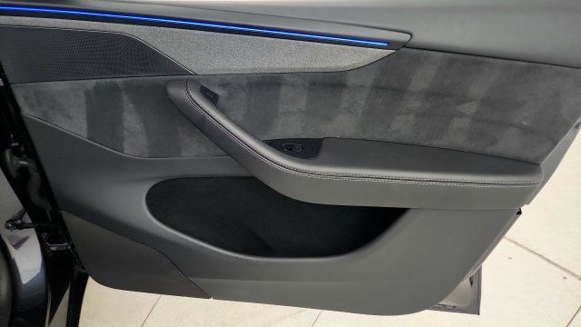 Used 2026 Tesla Model Y AWD image 35