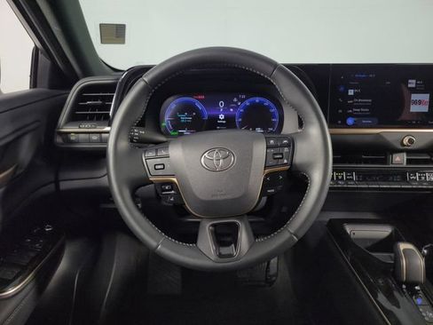 Used 2026 Toyota Crown AWD/4WD image 21