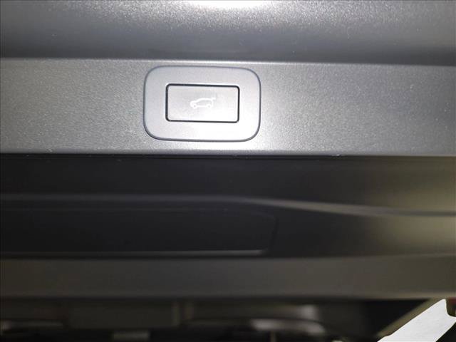 Used 2025 Land Rover Range Rover Long Wheelbase SE AWD/4WD image 14