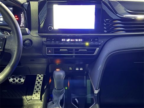 Used 2025 Toyota Camry SE image 21