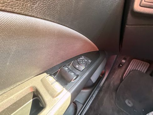 Used 2017 Ford Fusion SE AWD/4WD image 16