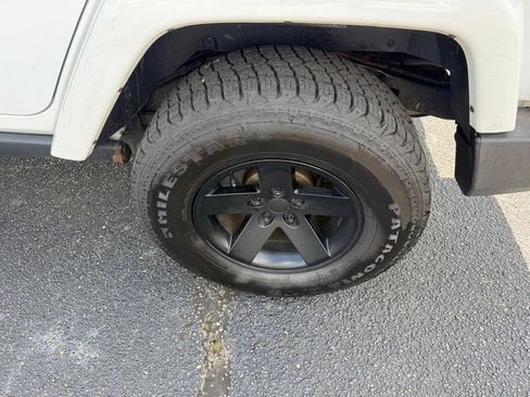Used 2015 Jeep Wrangler Unlimited Sahara AWD/4WD image 9