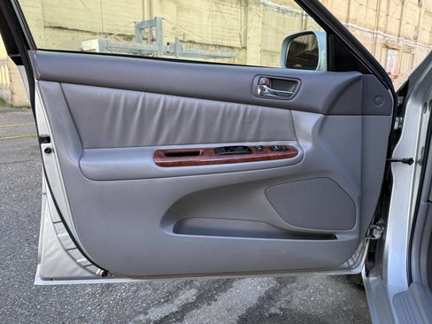 Used 2005 Toyota Camry XLE image 28