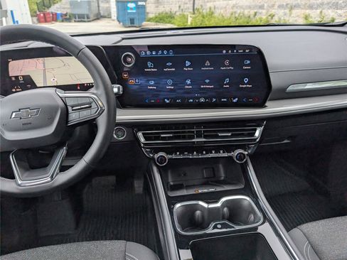 Used 2026 Chevrolet Traverse LT w/ Midnight/Sport Edition FWD image 19