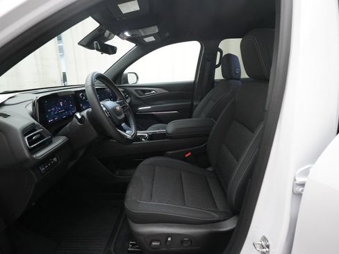 Used 2026 Chevrolet Traverse LT w/ Driver Confidence Package AWD/4WD image 7