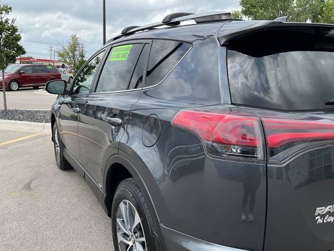 Used 2018 Toyota RAV4 XLE w/ Convenience Package AWD/4WD image 5