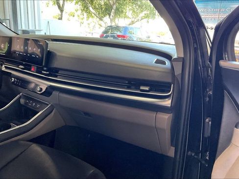 Used 2026 Kia Carnival FWD image 24