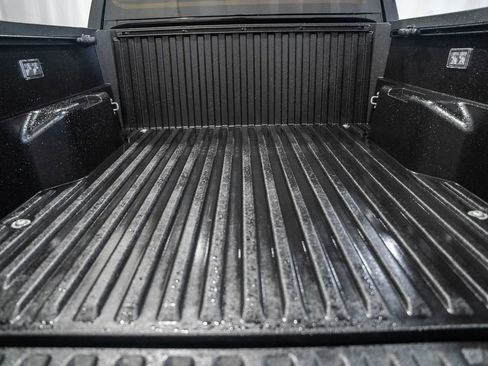 Used 2025 Toyota Tacoma TRD Off-Road AWD/4WD image 9