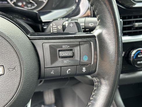 Used 2022 Nissan Pathfinder SV w/ SV Premium Package image 24