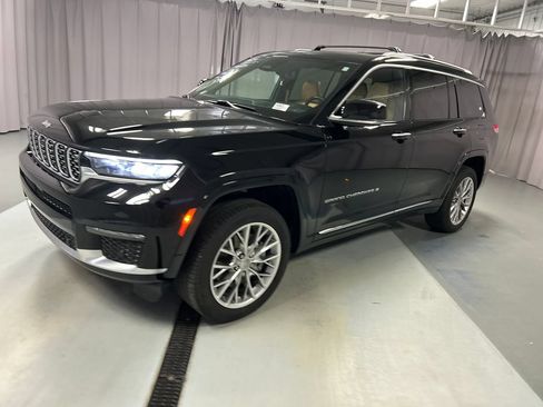 Used 2023 Jeep Grand Cherokee L Summit w/ Advanced Protech Group IV AWD/4WD image 3