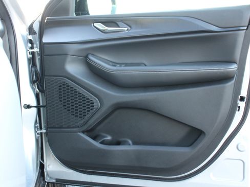 New 2025 Jeep Grand Cherokee L Altitude image 33