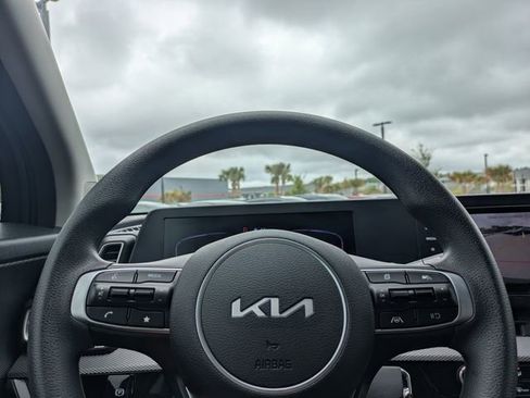 Used 2025 Kia Sportage LX AWD/4WD image 27
