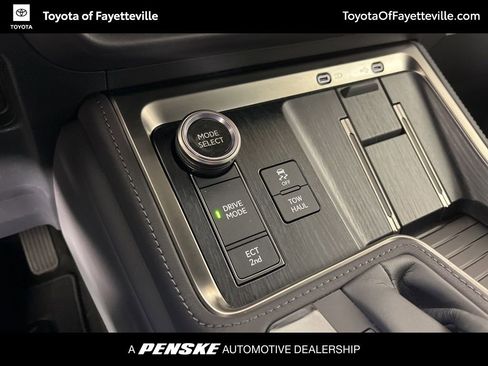 Used 2025 Lexus GX 550 w/ Accessory Package (Z1) image 33