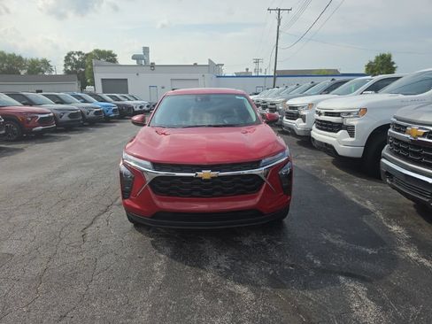 New 2026 Chevrolet Trax LS w/ LS Convenience Package FWD image 2