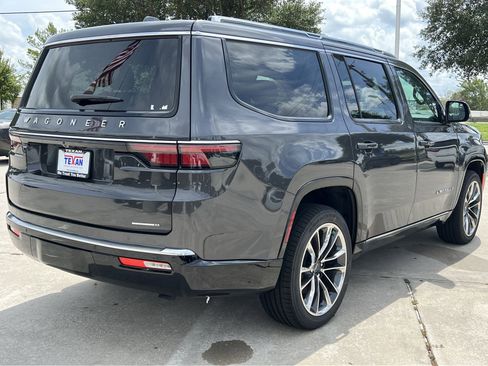 Used 2022 Jeep Wagoneer Series III w/ Premium Group I image 3