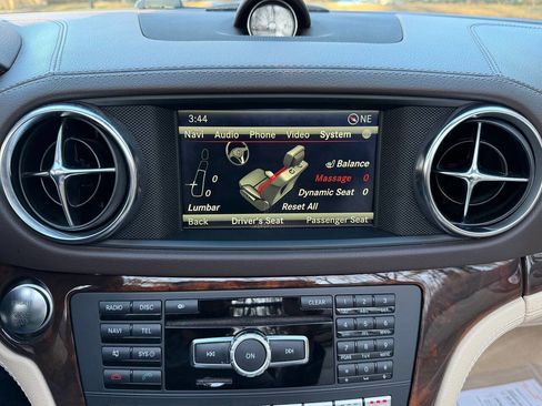 Used 2014 Mercedes-Benz SL 550 w/ Driver Assistance Package image 24