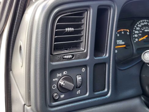 Used 2005 Chevrolet Silverado 3500 4x4 Regular Cab w/ Heavy-Duty Power Package image 17