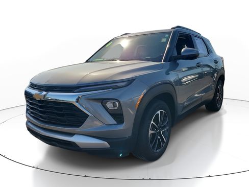 Used 2024 Chevrolet TrailBlazer LT w/ Driver Confidence Package FWD image 3