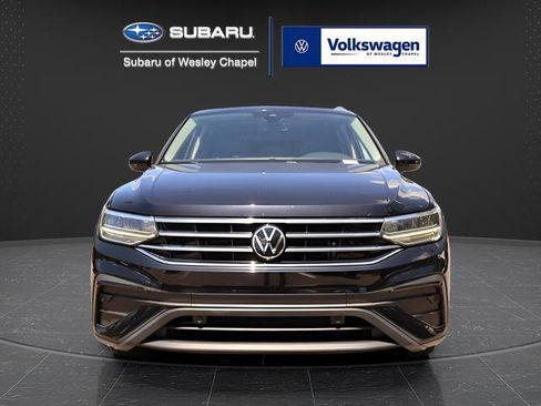 Used 2023 Volkswagen Tiguan SE FWD image 3