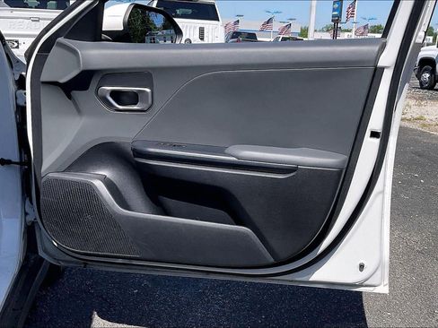 Used 2025 Kia K4 FWD image 25