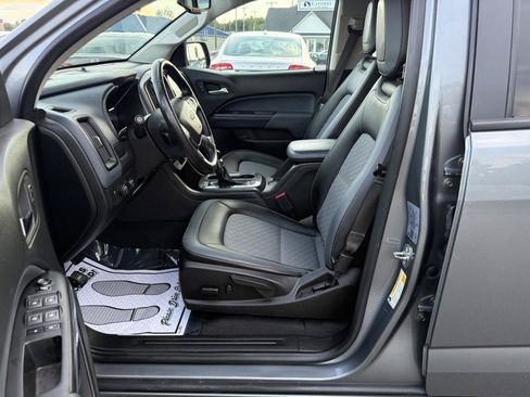 Used 2022 Chevrolet Colorado Z71 AWD/4WD image 9