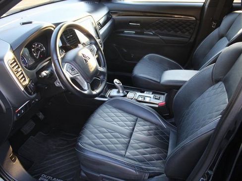 Used 2022 Mitsubishi Outlander LE image 9