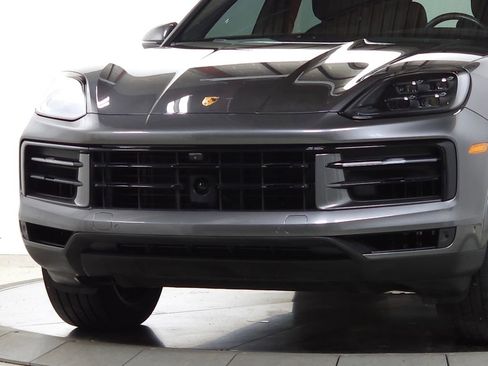 Used 2024 Porsche Cayenne image 4