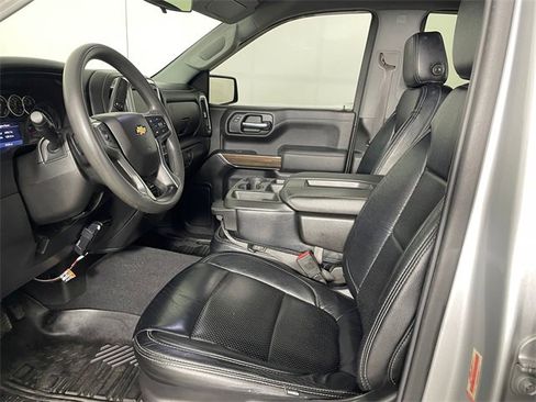 Used 2020 Chevrolet Silverado 1500 LT image 2