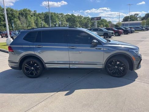 Used 2023 Volkswagen Tiguan SE R-Line FWD image 8