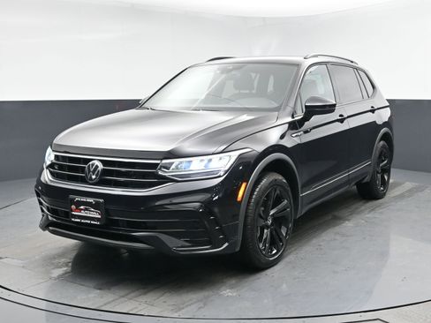 Used 2024 Volkswagen Tiguan SE R-Line image 1