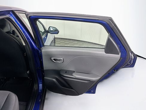 Used 2025 Kia K4 LXS image 30