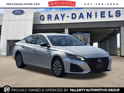 Used 2025 Nissan Altima 2.5 SV FWD image 1