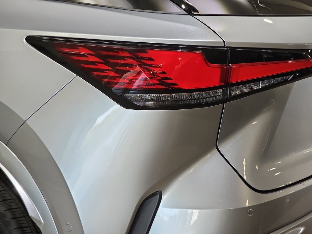 Certified 2023 Lexus RX 500h F Sport w/ Accessory Package (Z1) AWD/4WD image 33