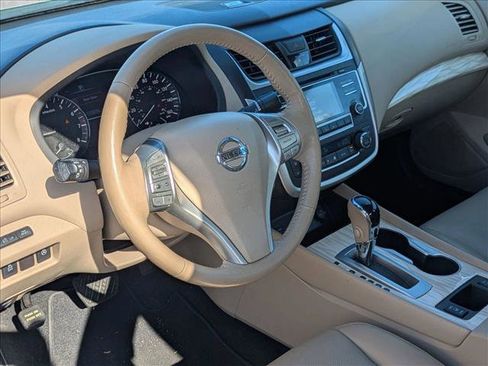 Used 2016 Nissan Altima 2.5 SL w/ Moonroof Package image 6