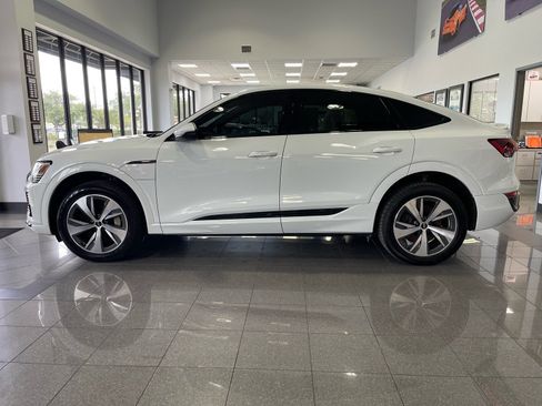 Used 2024 Audi Q8 e-tron Premium AWD/4WD image 2