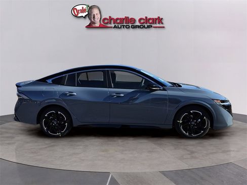 New 2026 Nissan Sentra SR w/ Floor Mat Package image 7