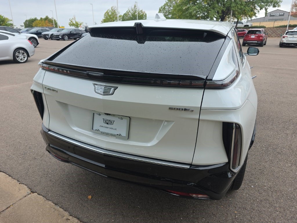 Used 2024 Cadillac Lyriq Luxury AWD/4WD image 6