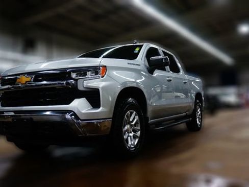 Used 2022 Chevrolet Silverado 1500 LT image 3