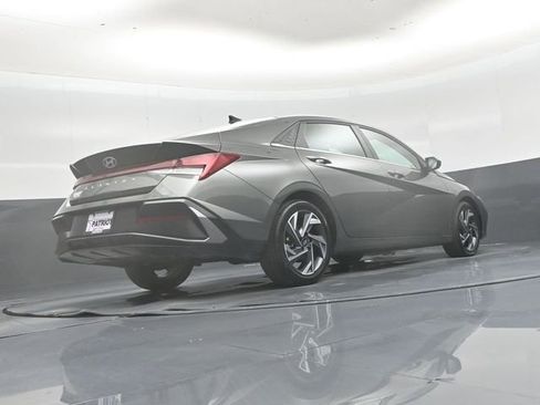 Used 2025 Hyundai Elantra SEL FWD image 40