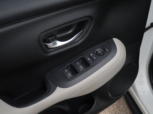 Used 2025 Honda HR-V LX image 14