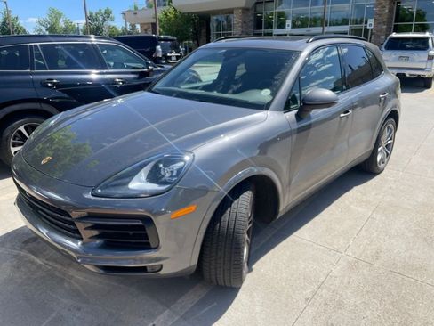 Used 2019 Porsche Cayenne AWD/4WD image 2