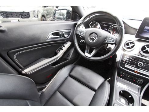 Used 2019 Mercedes-Benz CLA 250 4MATIC image 9
