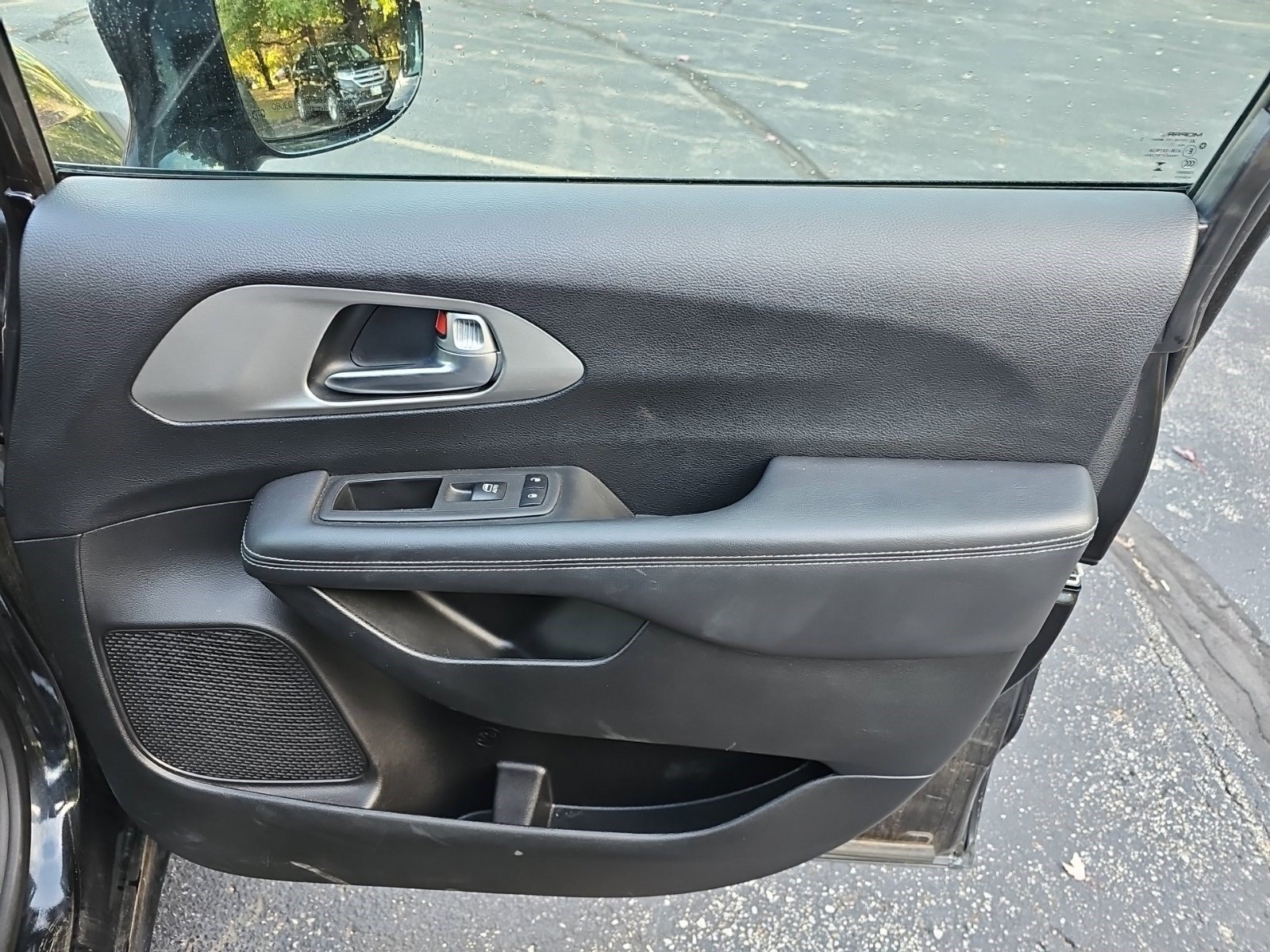 Used 2024 Chrysler Pacifica Premium FWD image 13