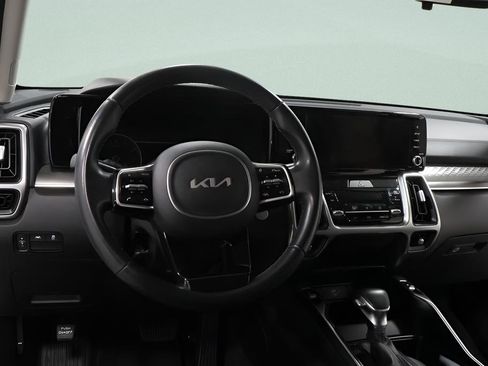 Used 2022 Kia Sorento S w/ Panoramic Sunroof Package FWD image 9