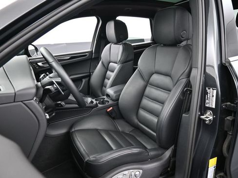 Certified 2026 Porsche Macan AWD/4WD image 5