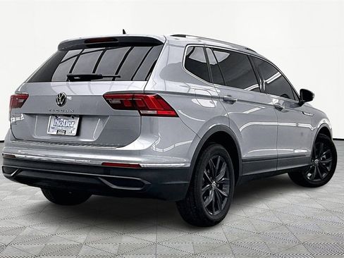Used 2024 Volkswagen Tiguan SE image 2